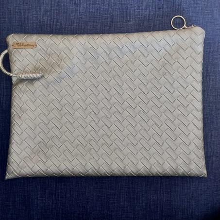 pochette gris argenté