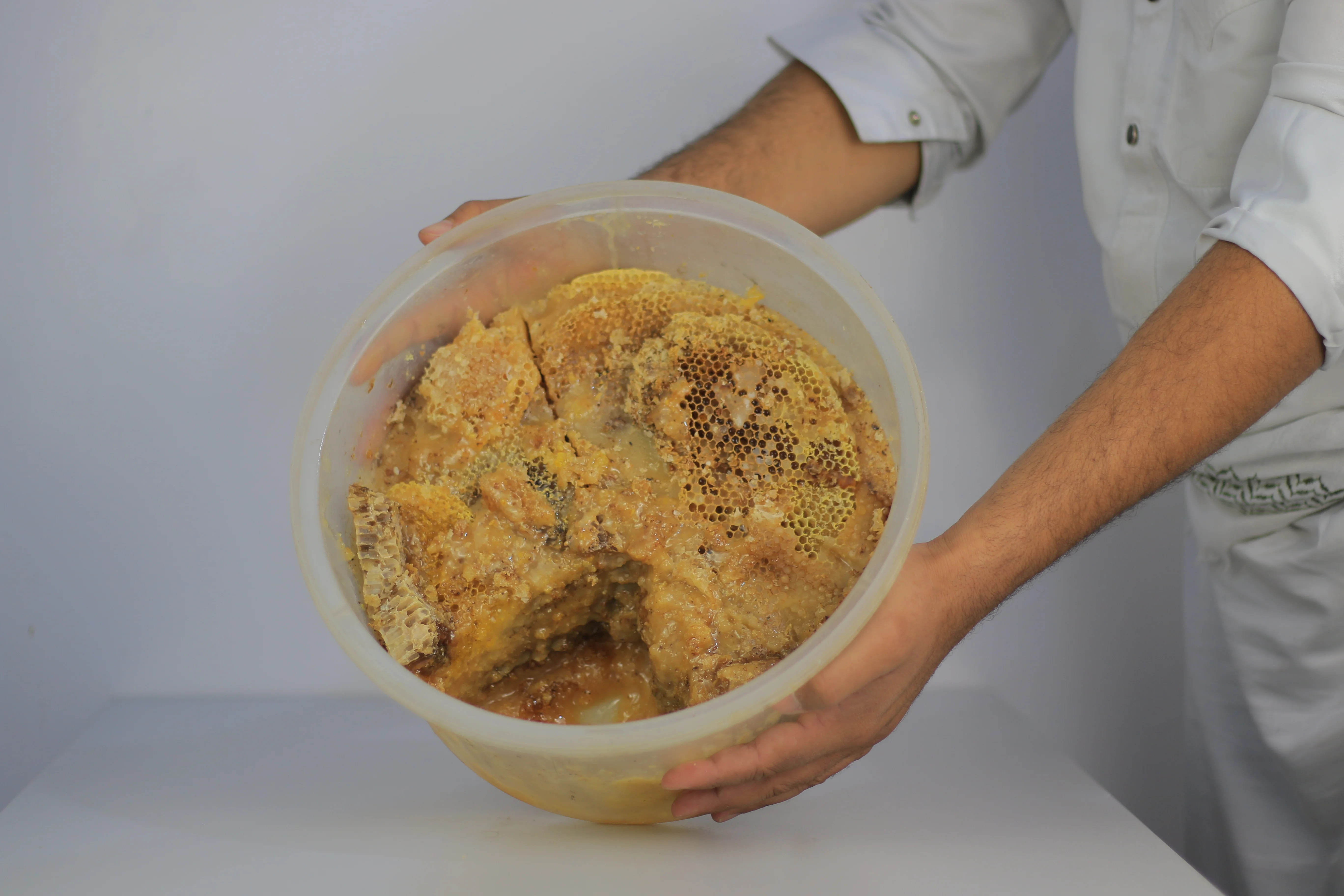 عسل شعفي(فاخر)+توصيل مجاني لمراكز المحافظات(دفع مسبق)