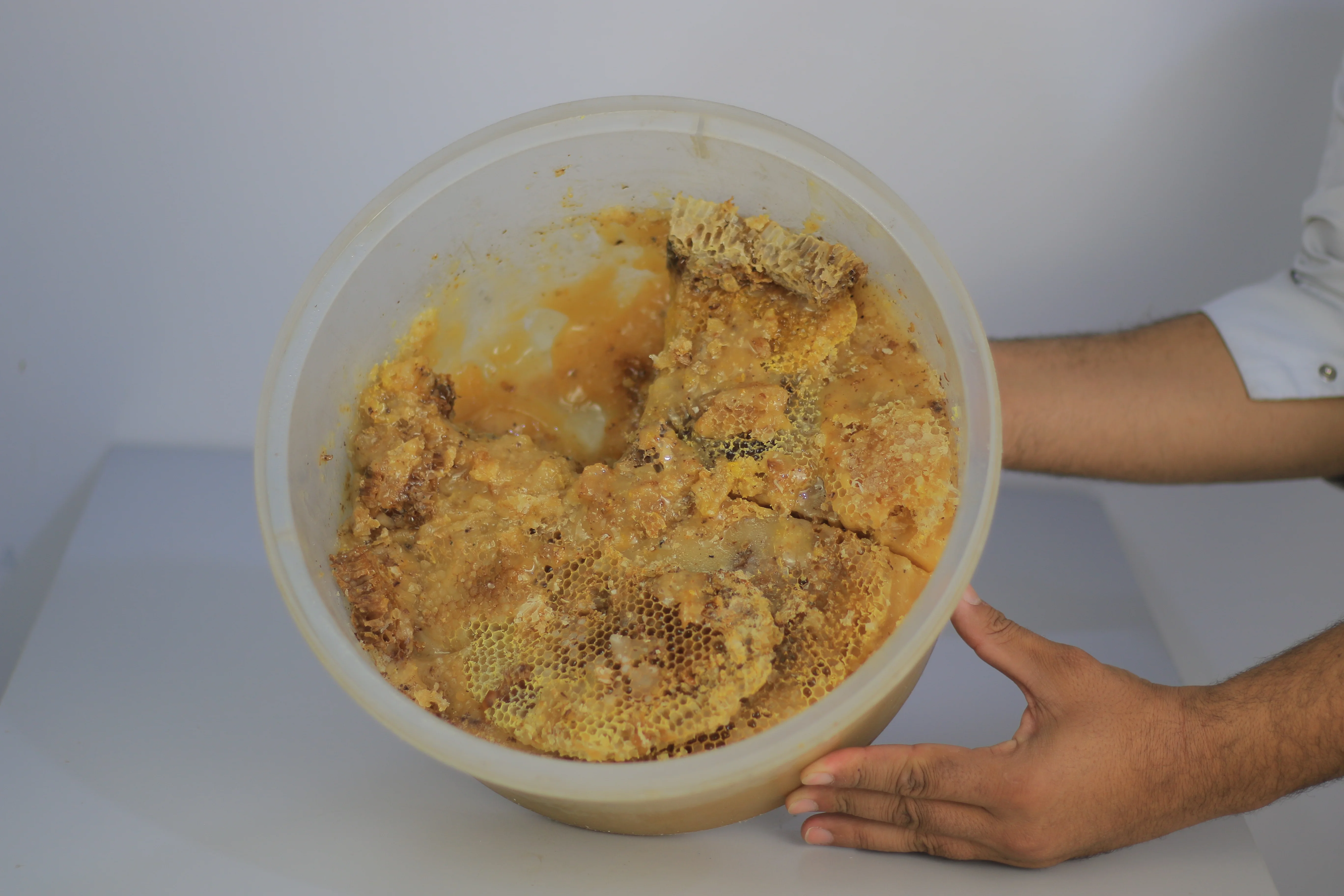 عسل شعفي(فاخر)+توصيل مجاني لمراكز المحافظات(دفع مسبق)