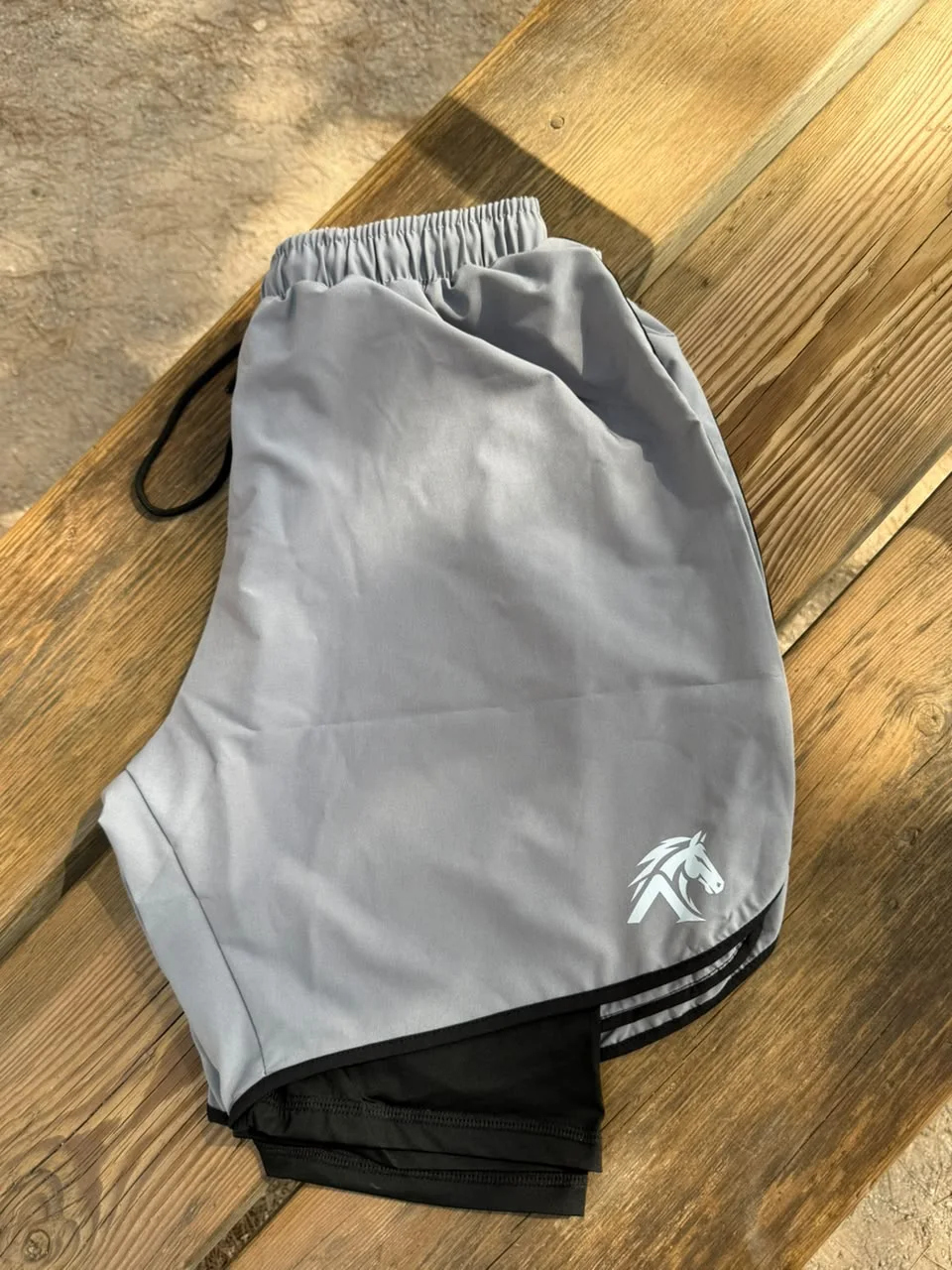 Short de sport Arion Gym Gris