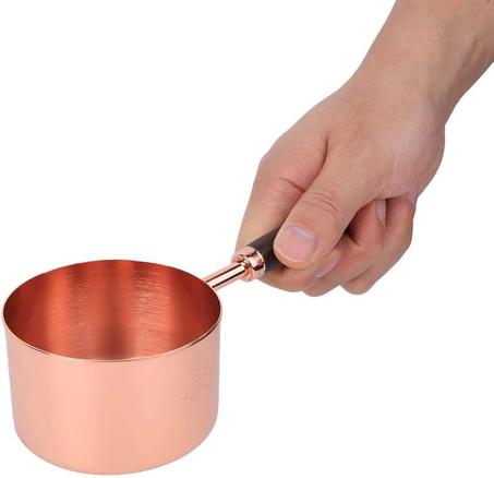 ✨ مجموعة ملاعق القياس المطلية بالذهب الوردي – لمطبخ أنيق ودقيق!