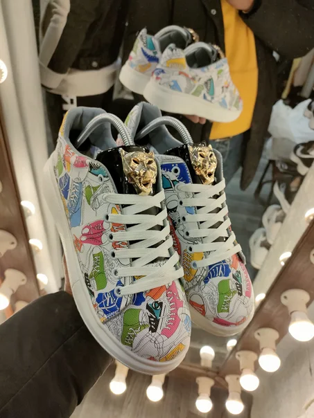 كوتشي اسد ملون