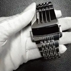 Концептуальные мужские часы из ювелирной стали с зеркальной полировкой.