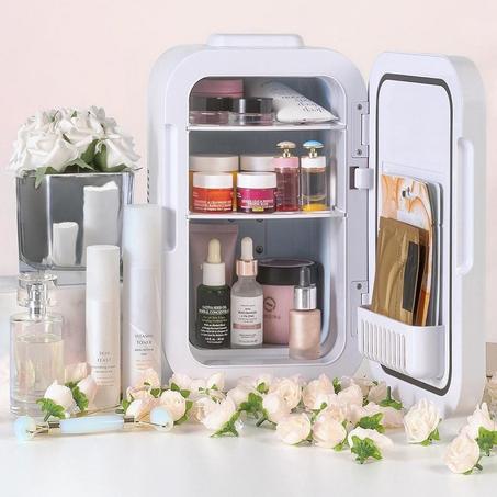 الثلاجة الصغيرة للمنتجات التجميلية