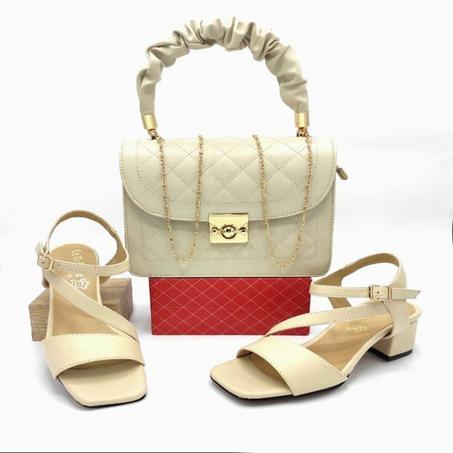 طقم أنيق وراقي مكون من حقيبة +صندالة (copy)
