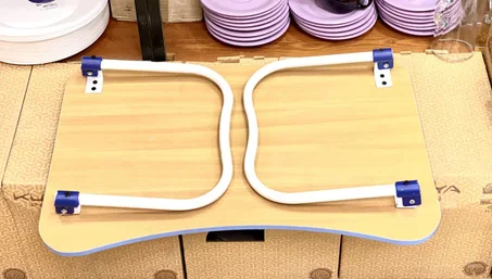 ترابيزه خشب بقوايم الوميتال معدن.