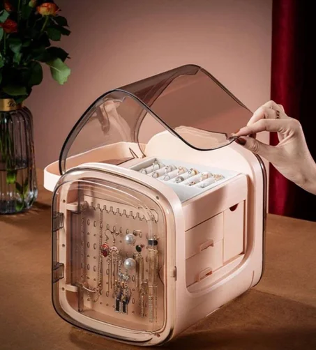 منظم مكياج واكسسوارات النجوم