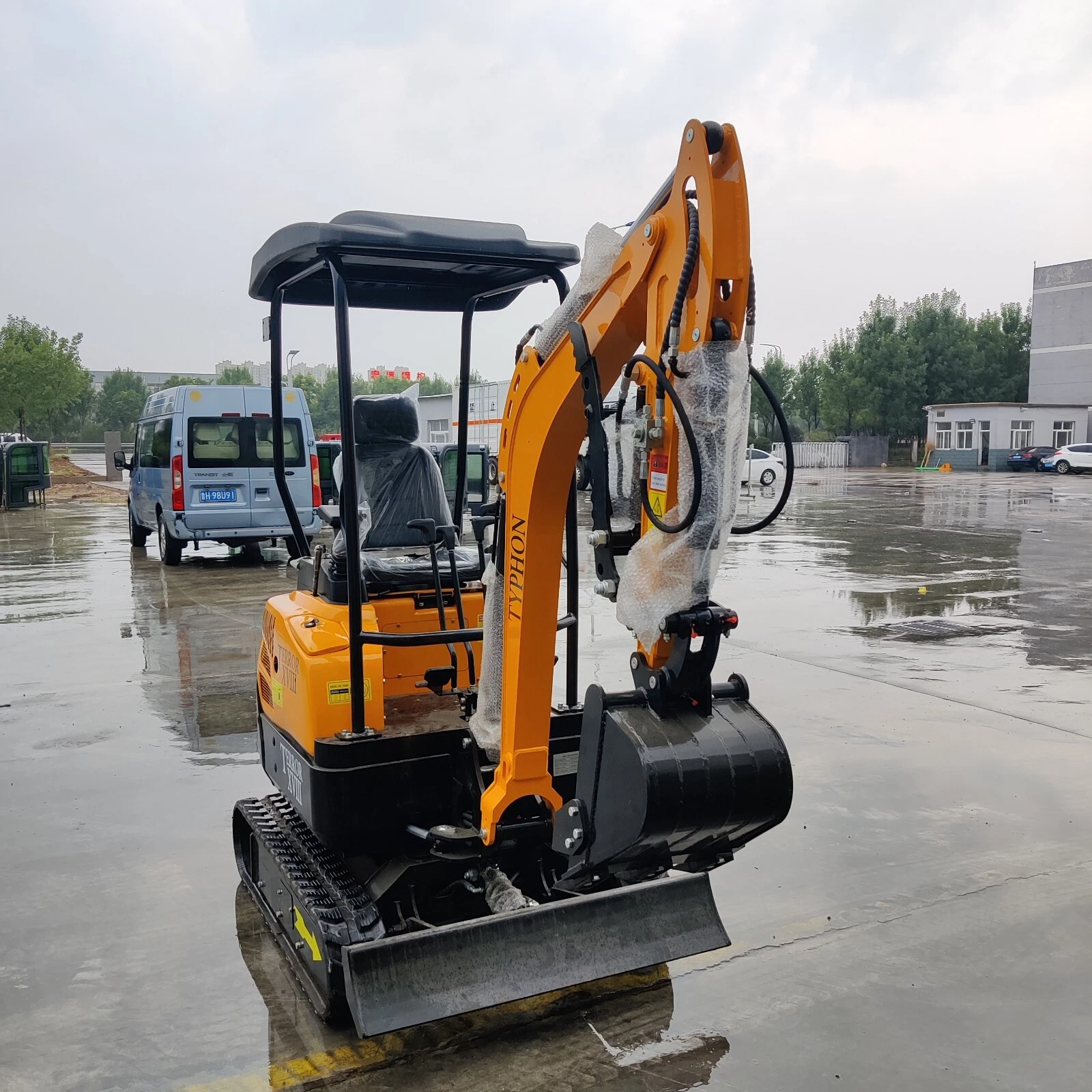 4,000 lbs Terror XVIII Mini Excavator