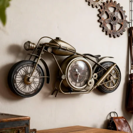 ساعة حائط وديكور رف "دراجة نارية" كلاسيكية من GLOWMIRTH - فضي معتق