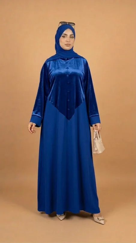 عباية موبرة عصرية بتفاصيل أنيقة – إطلالة نسائية راقية