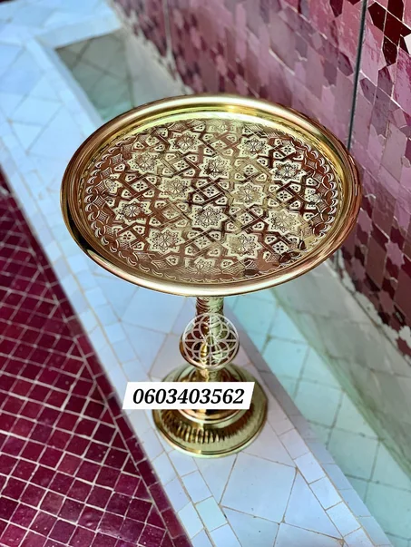 صندرية الفخامة من النحاس الحر والنقش المغربي الأصيل .