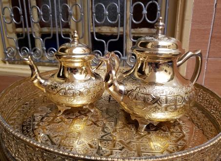 براد ملكي أنيق من النحاس الحر .