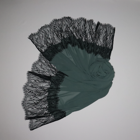 Chales mousline vieux vert en dentelle