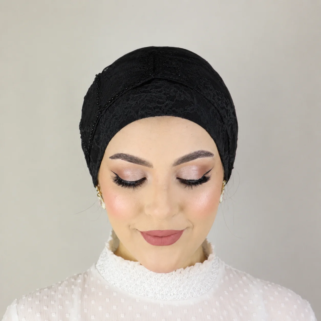 Turban papillon en dentelle perlé