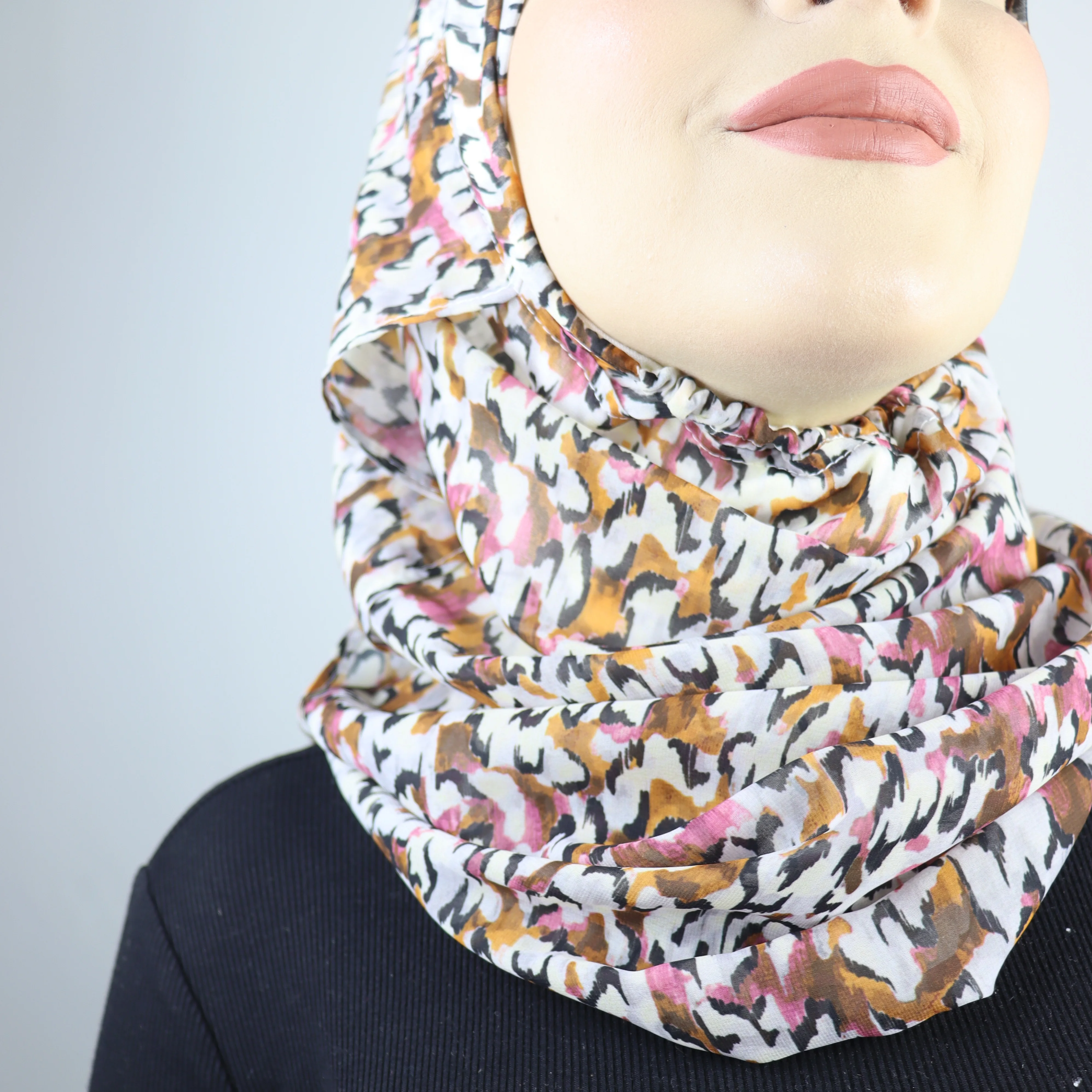 Foulard prêt-à-porter et bonnet avec élastique intégré