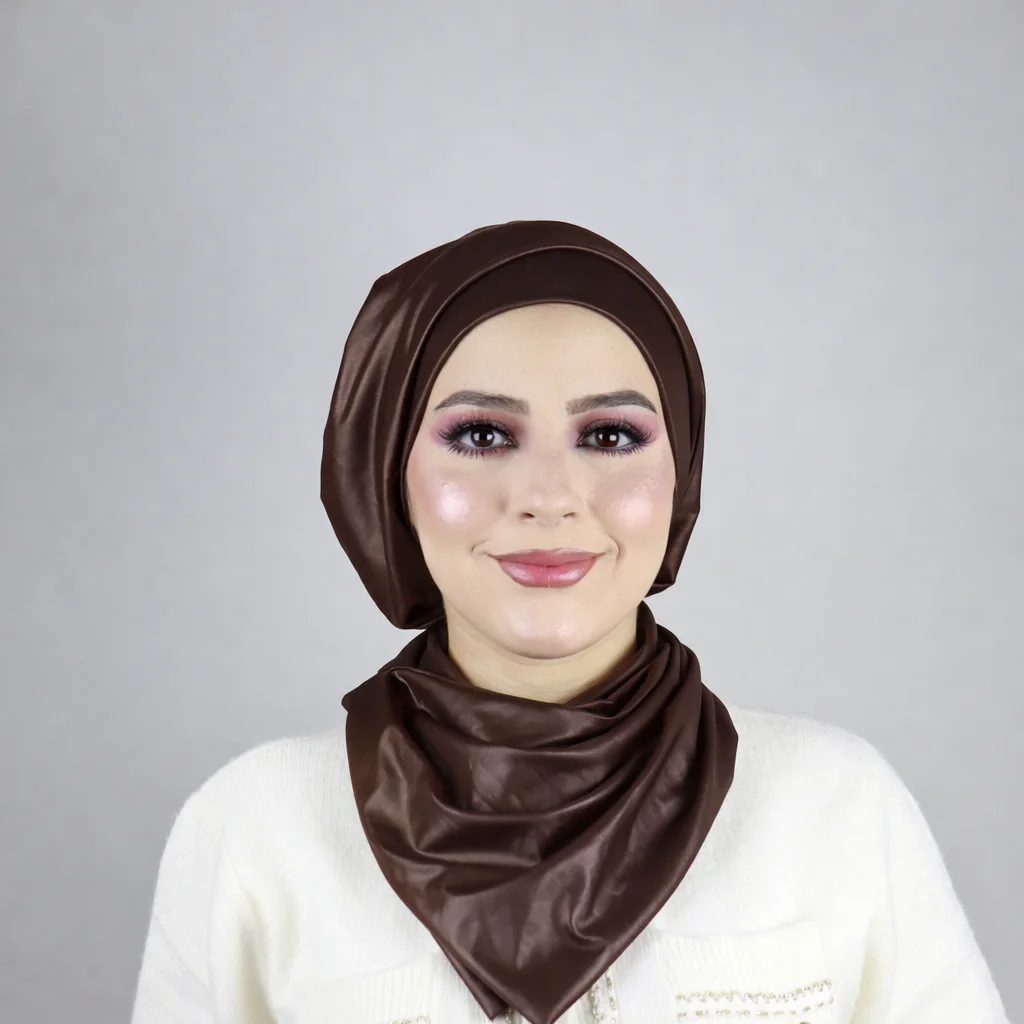 Béret Hijab en Tissu Effet Cuir – Ajustable