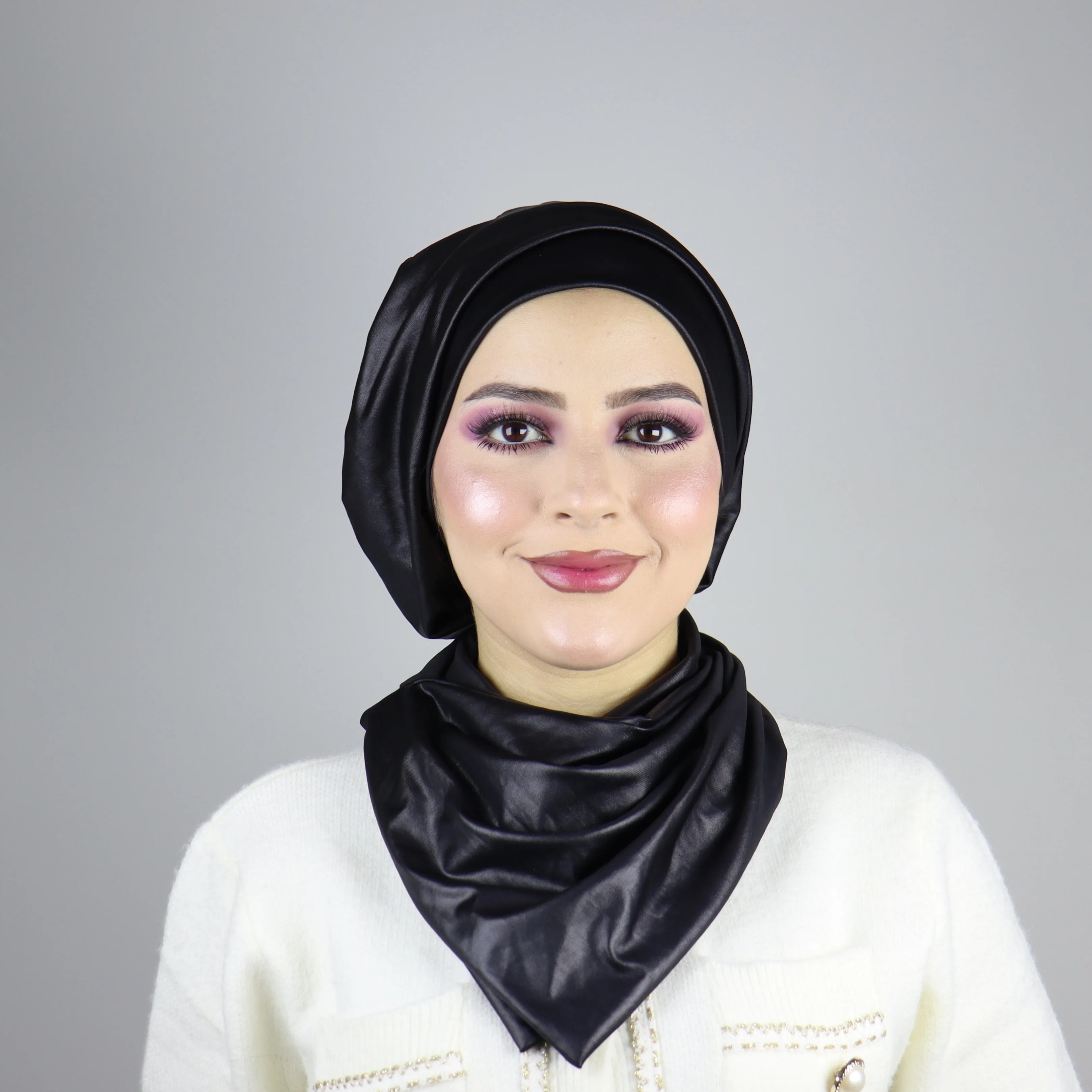 Béret Hijab en Tissu Effet Cuir – Ajustable