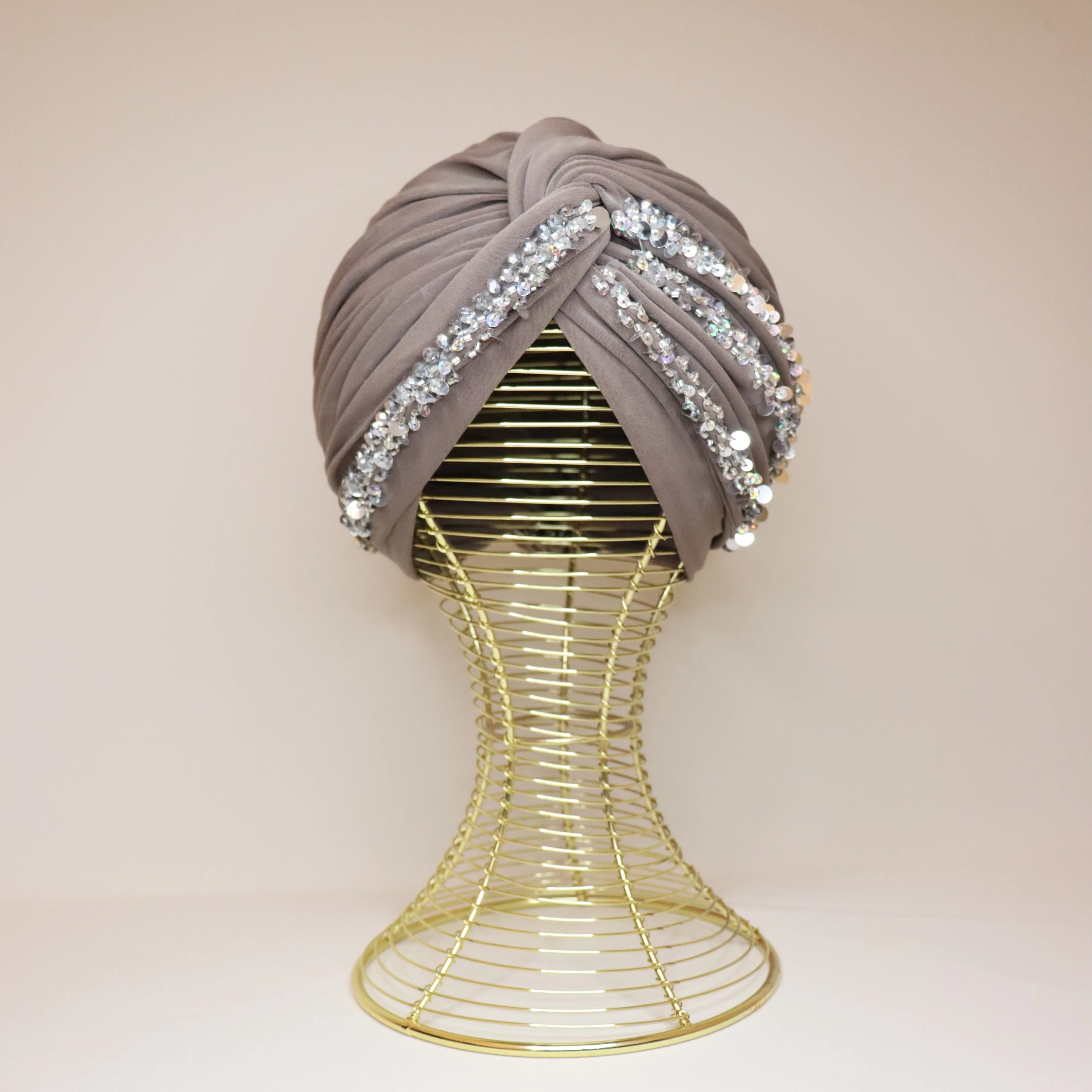 Turban de Soirée Perlé – Luxe & Élégance