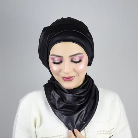 Béret Hijab en Tissu Effet Cuir – Ajustable