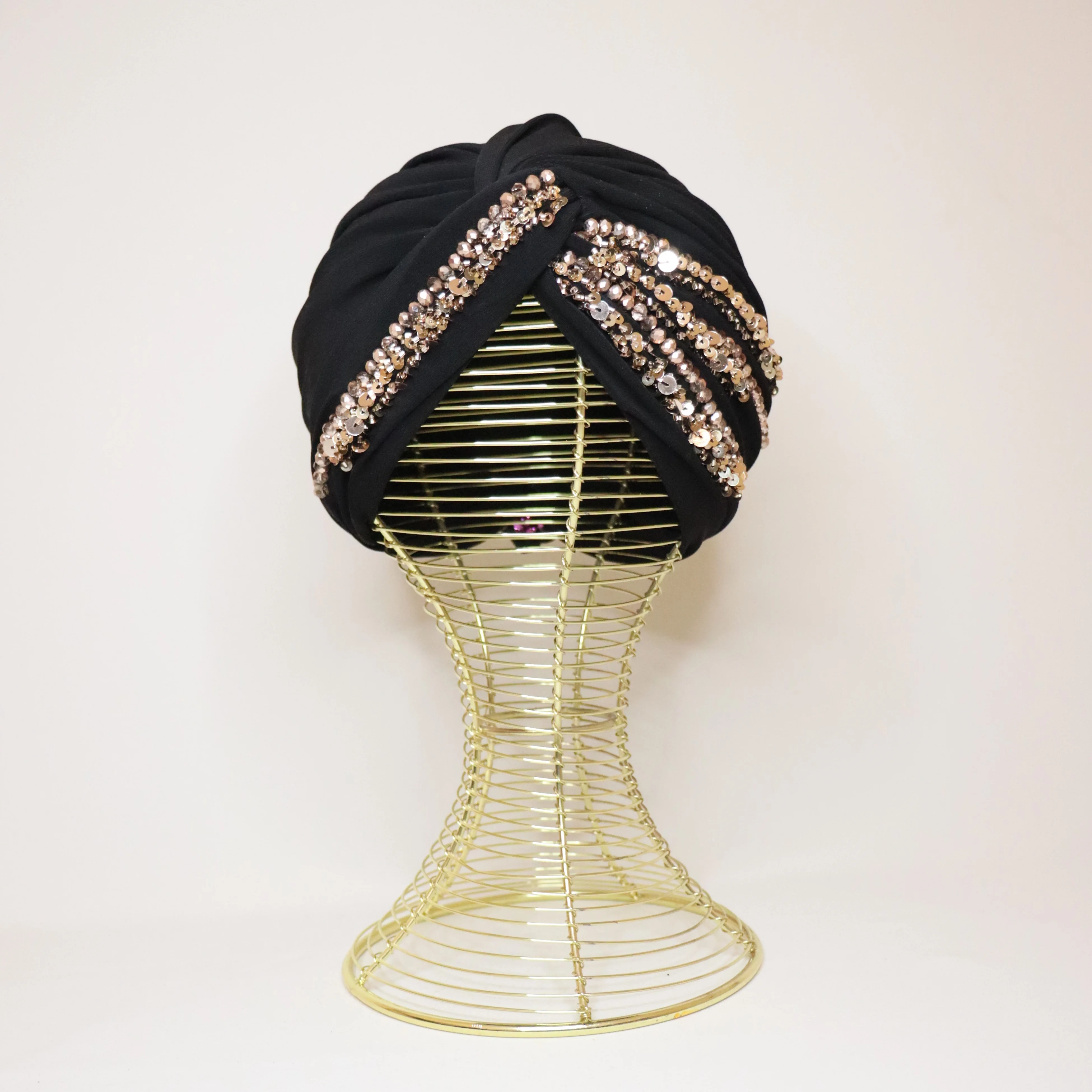 Turban de Soirée Perlé – Luxe & Élégance