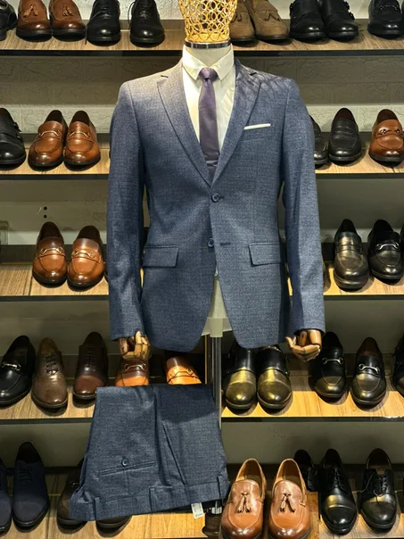 Costume deux pièces en bleu a motifs