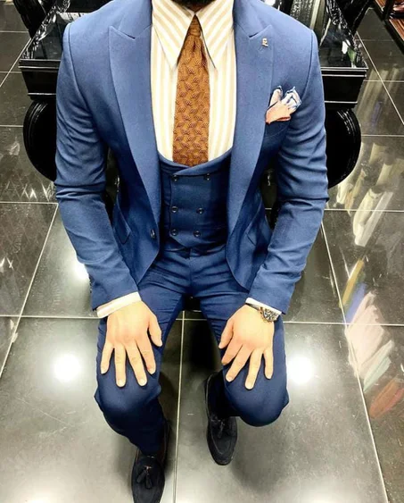 Costume en trois piéces bleu marine