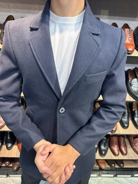 Manteau en bleu nuit cachemire