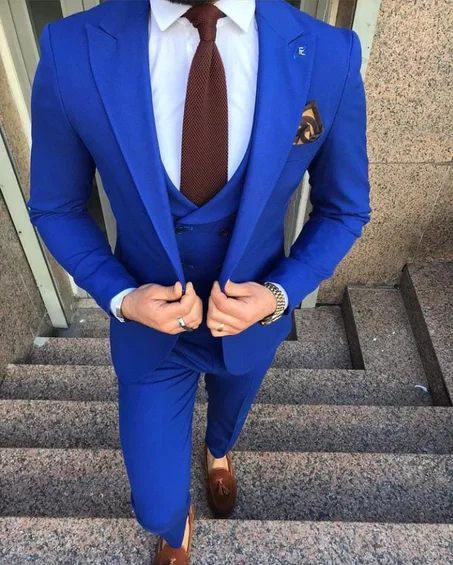 Costume en trois piéces bleu roi