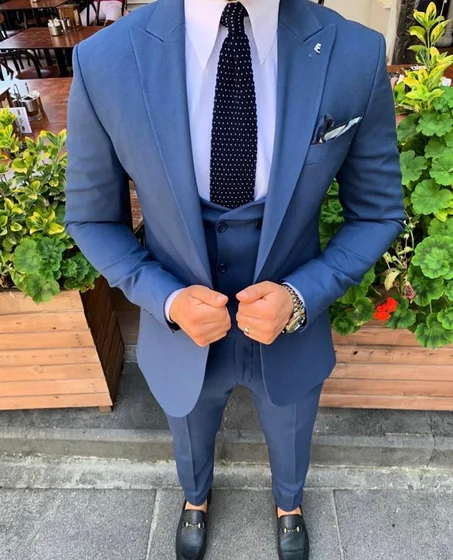 Costume en bleu pastel