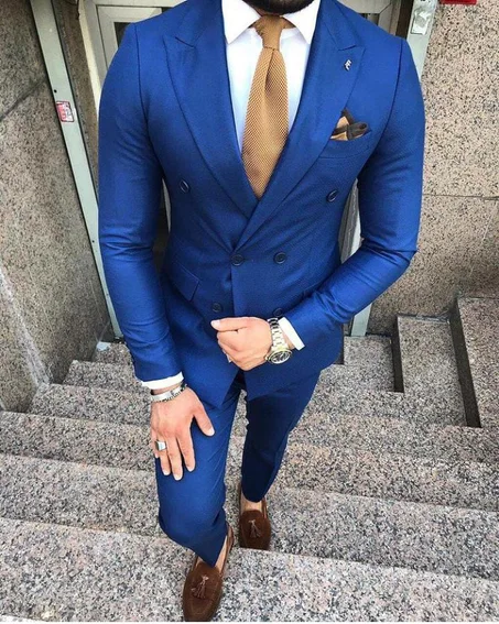 Costume en bleu indigo trés chic