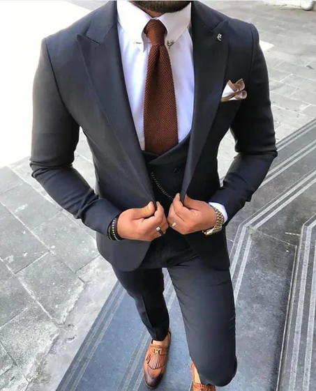 Costume en noir distingué