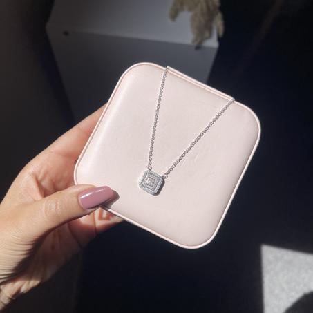 Collier carré