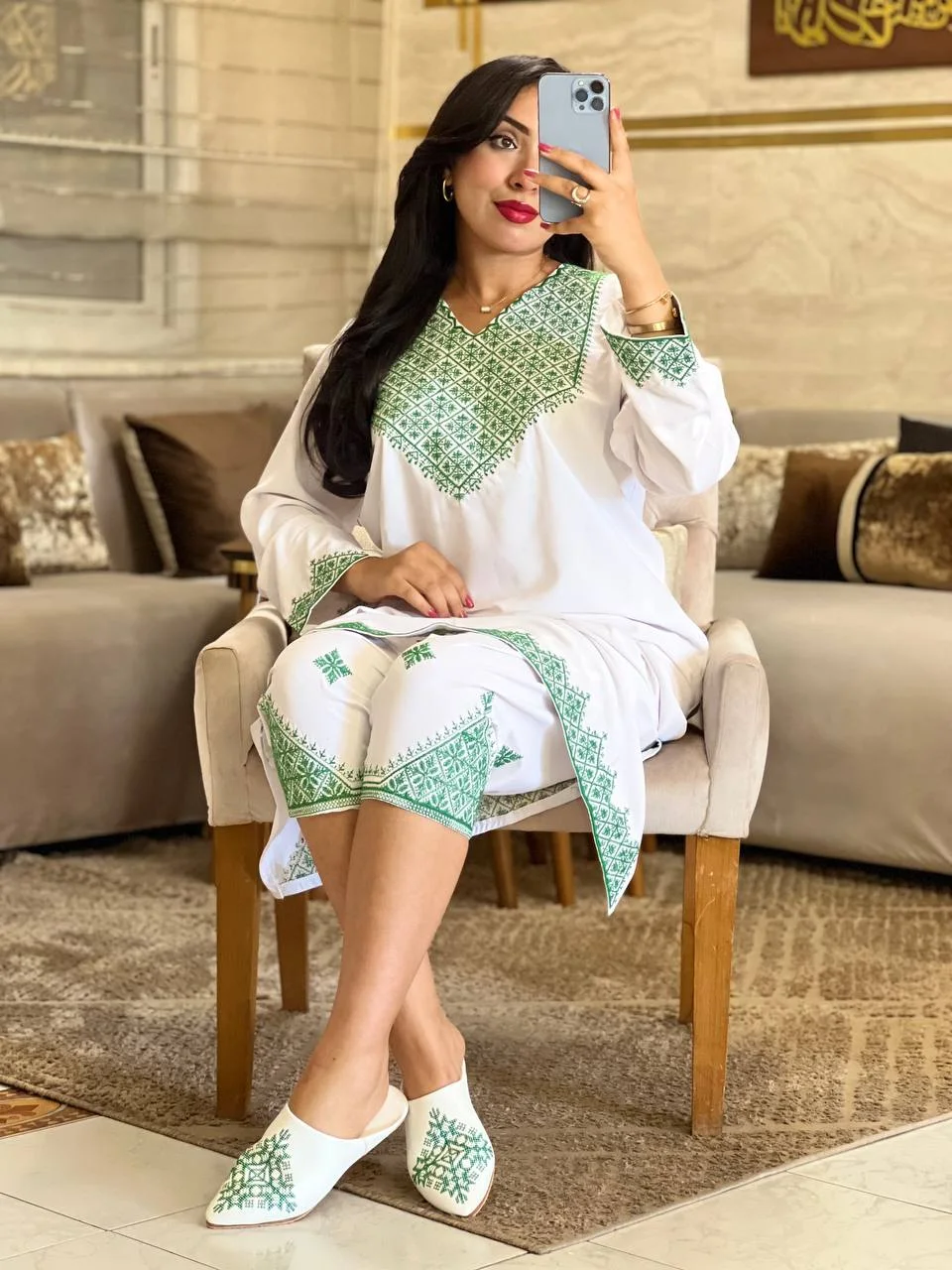 قفطان الطرز مع سروال والبلغة