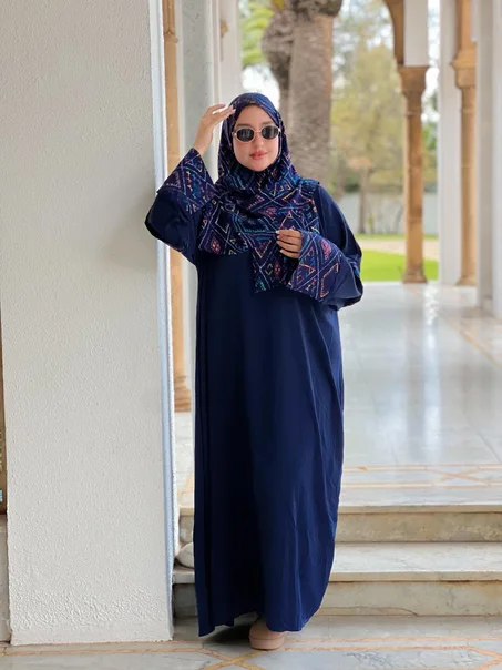 عباية فاخرة مع شال لصق فيها