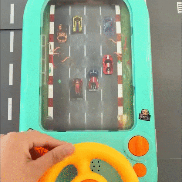 Enfant jouant avec le volant WeeDrive