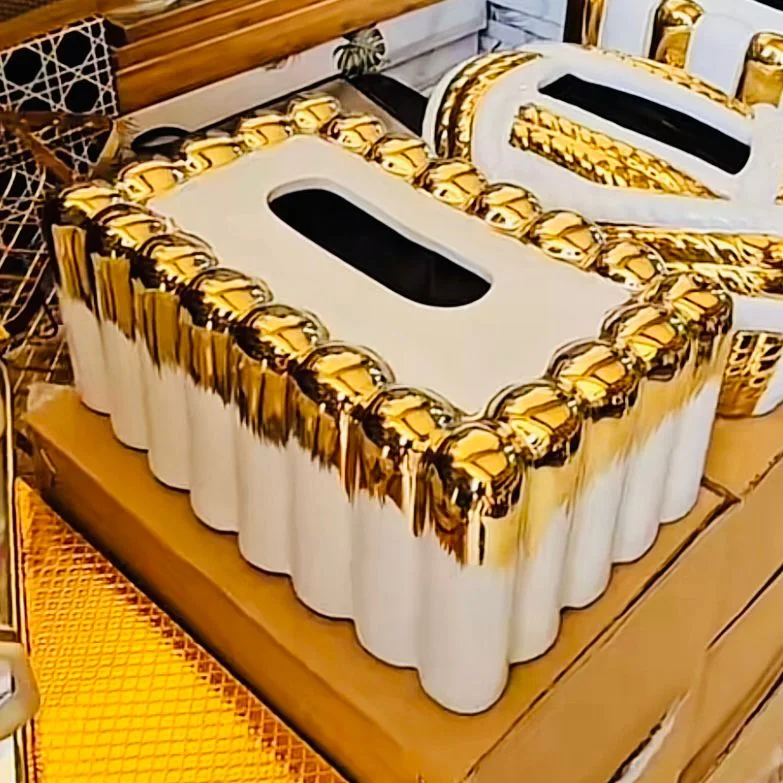 علبة مناديل فاخرة – باللون الذهبي أو الفضي