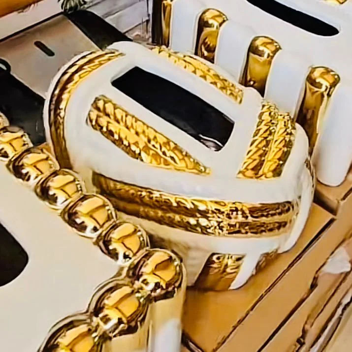 علبة مناديل فاخرة – باللون الذهبي أو الفضي