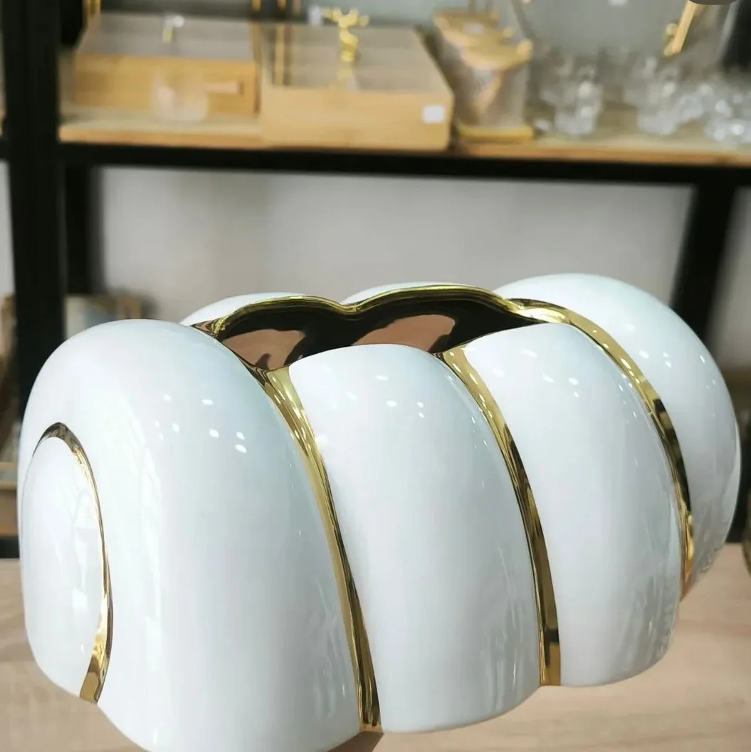 علبة مناديل فاخرة – باللون الذهبي أو الفضي