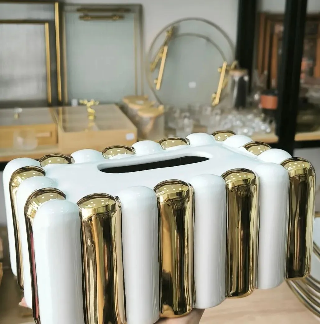 علبة مناديل فاخرة – باللون الذهبي أو الفضي