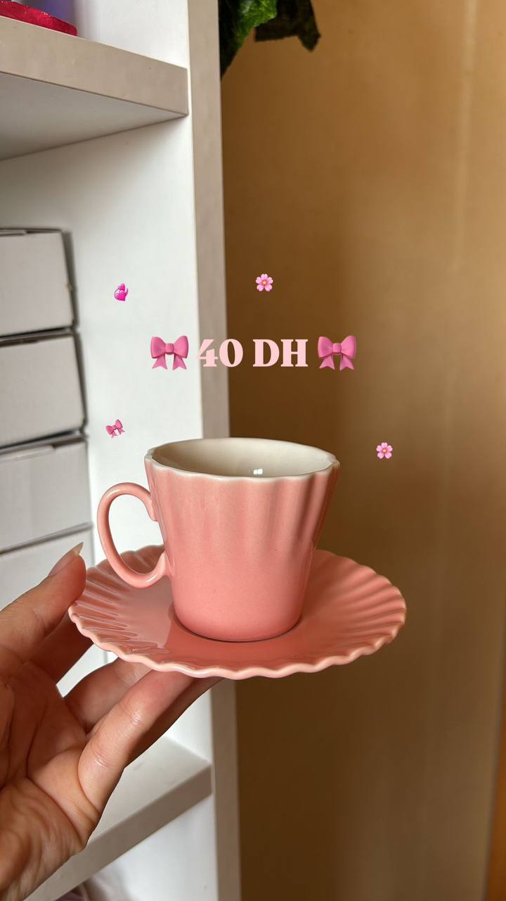 Tasse rose avec sous tasse