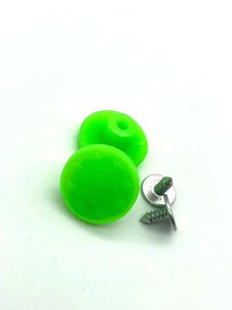 زر جينز بلاستيكي بلون أخضر ساطع