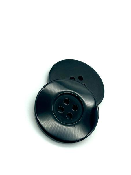 زر كبير بلاستك أسود