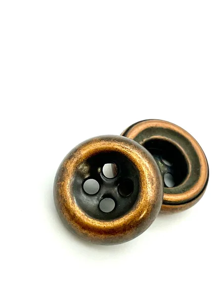 زر معدني مستدير مع لمسة نهائية من النحاس القديم