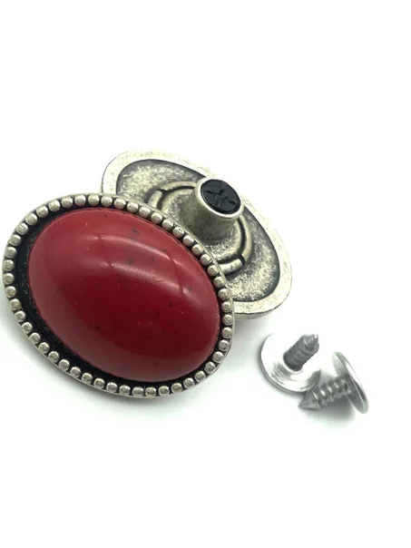 زر حبل أونيكس أحمر بيضاوي مع لمسة نهائية فضية قديمة