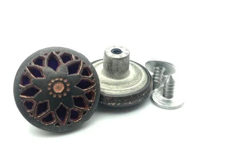 زر الجينز المعدنية المزخرفة