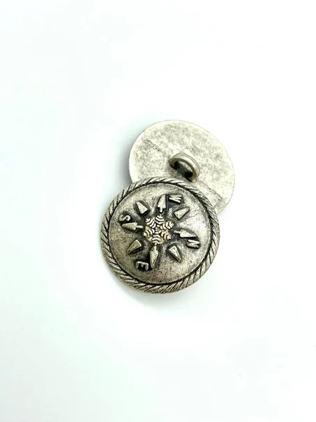 زر البوصلة فضي