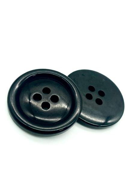 زر كبير بلاستك أسود