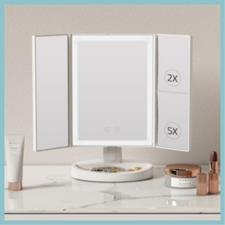 مرآة مكبرة بإضاءة LED