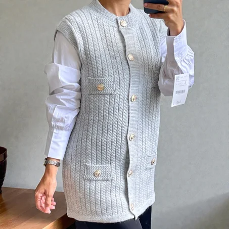 Cardigan sans manche avec boutons doré