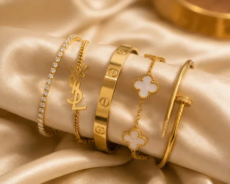 Set Élégance Dorée – 5 Bracelets (Taille 17)